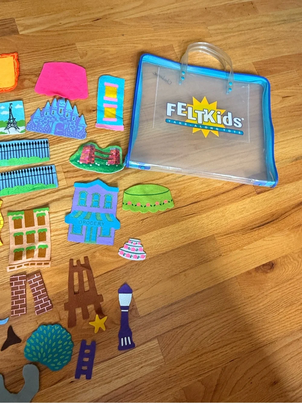 150-Piece Felt Play Set Animals, People, Clothes, Buildings + w/ Carrying Case